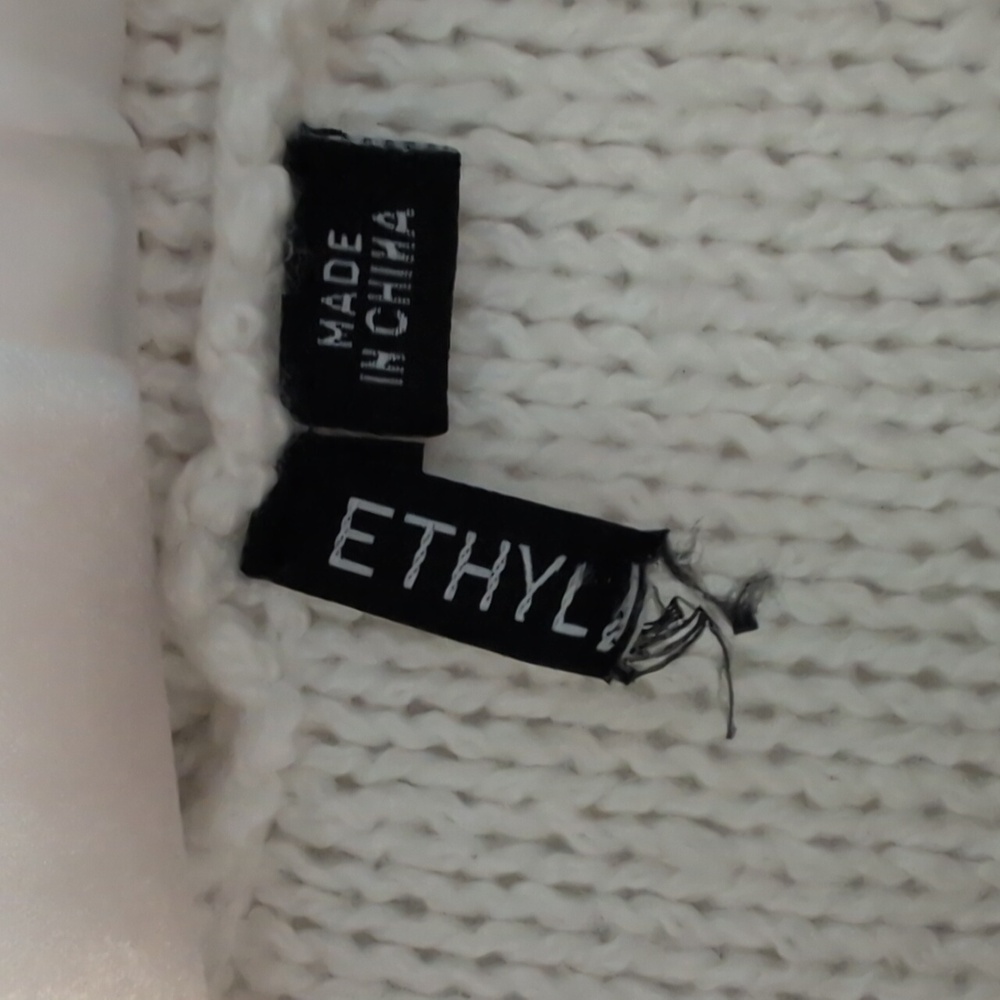 Woman's Sweater - Picture 3 of 11